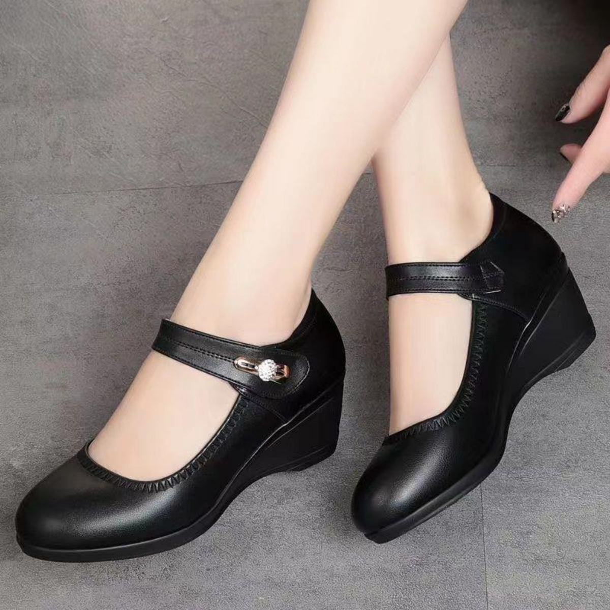 🎁🥿【35-41】 Zapatos de cuero para madre antideslizantes con tacón de cuña y suela suave de cuero suave
