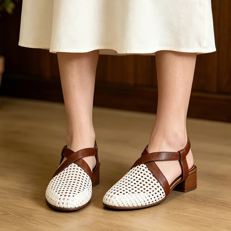 🌟【35-40】Retro mäkké kožené sandále s perforáciou – Super pohodlie, nulový tlak a oddýchnuté nohy po celé leto!