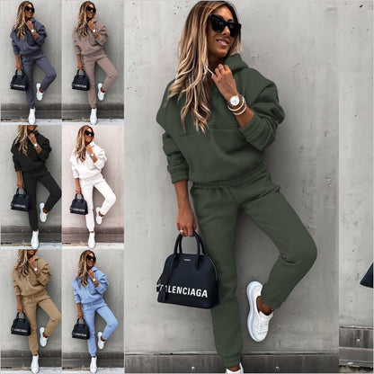 Elegantna dvodijelna sportska majica dugih rukava, ležerna, moderna i udobna, idealna za svakodnevno nošenje na otvorenom.