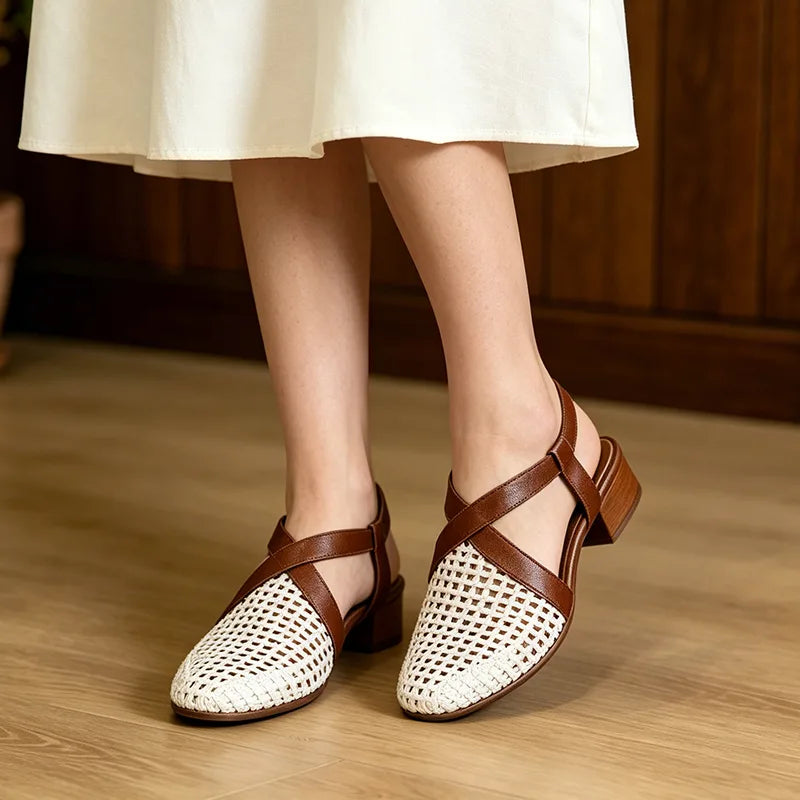 🌟【35-40】Retro mäkké kožené sandále s perforáciou – Super pohodlie, nulový tlak a oddýchnuté nohy po celé leto!
