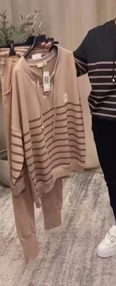 🔥Νέα μοντέλα με έκπτωση 49% 🔥✨ Αθλητική φόρμα δύο τεμαχίων με ρίγες🐏