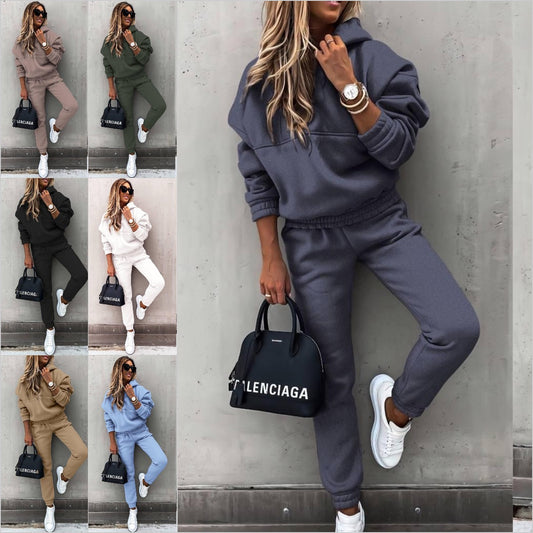 Elegantna dvodijelna sportska majica dugih rukava, ležerna, moderna i udobna, idealna za svakodnevno nošenje na otvorenom.