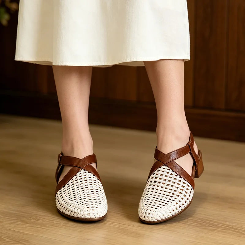 🌟【35-40】Retro mäkké kožené sandále s perforáciou – Super pohodlie, nulový tlak a oddýchnuté nohy po celé leto!